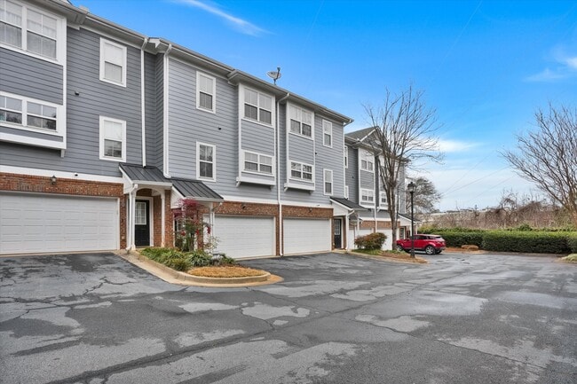 Building Photo - 324 Carlyle Park Dr