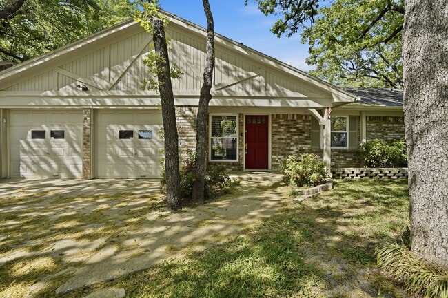 Building Photo - Amazing in Arlington