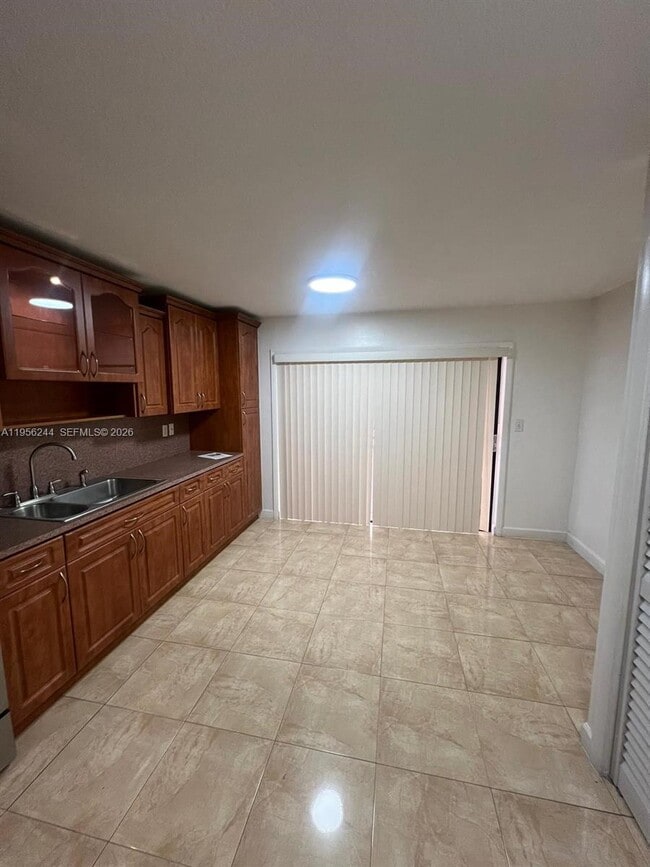 Photo - 1325 W 41st St Unit 1-B-7