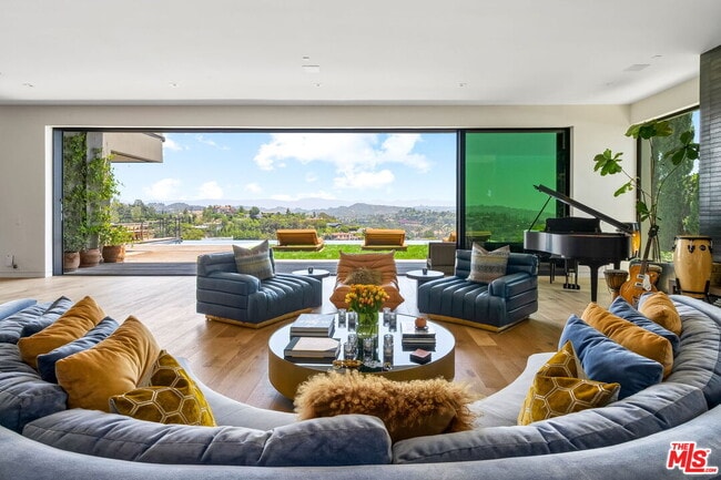 Photo - 1030 Somera Rd