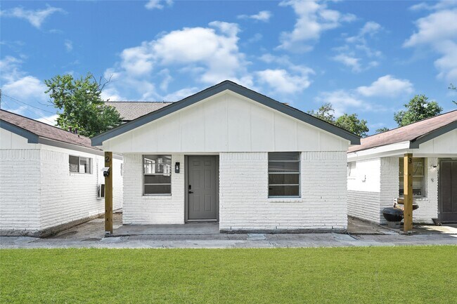 Building Photo - 8701 Bertwood St Unit 1 Rental