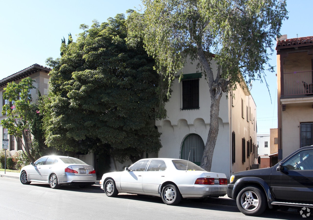 Photo - 717 S Cochran Ave Apartments