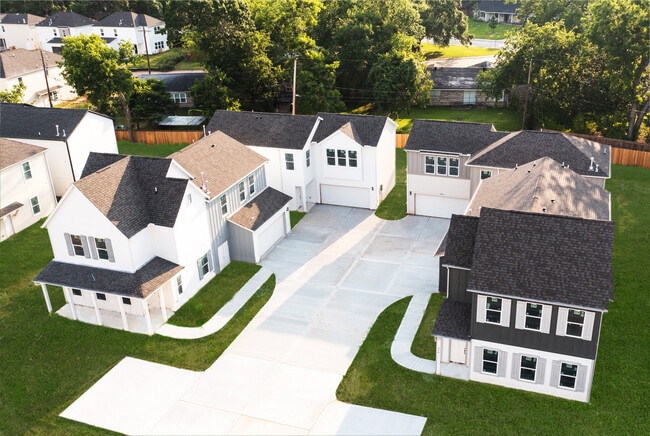 Building Photo - Lakewood Manor Rental