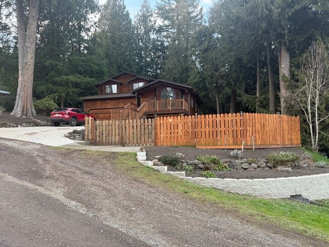 Photo - 3 BED 2.5 BATH WITH DAYLIGHT BASEMENT & BONUS ROOM - SPACIOUS CORNER LOT