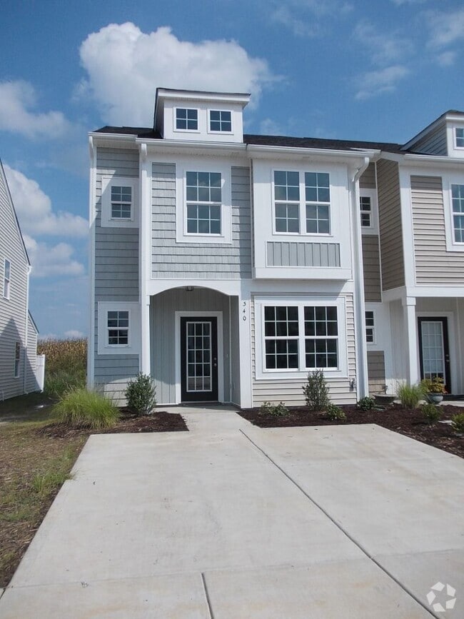 Building Photo - Rare 3 Bedroom townhome between Harrisburg...