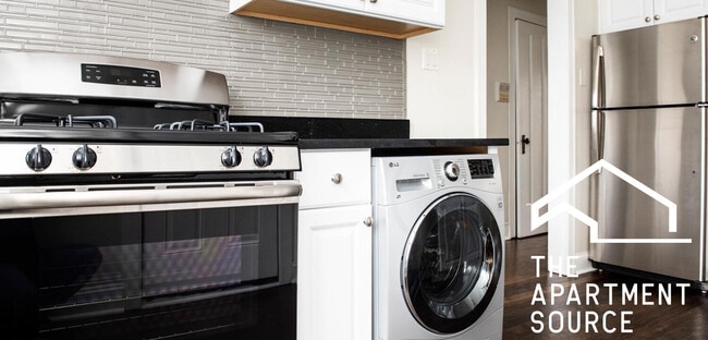 Building Photo - 3819 N Greenview Ave