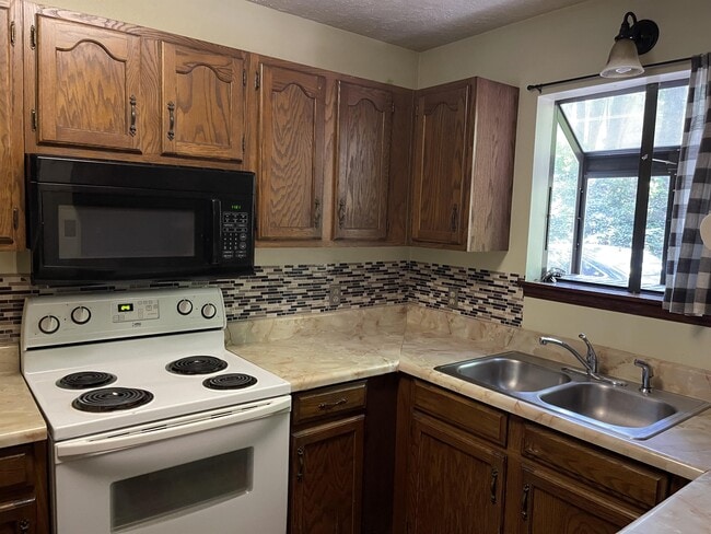 2511 Skyland Trail NE