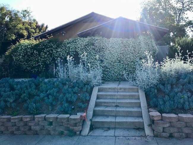 ESCANEAR 2_Página_14 - 1237 N Commonwealth Ave Unidad Casita Oasis