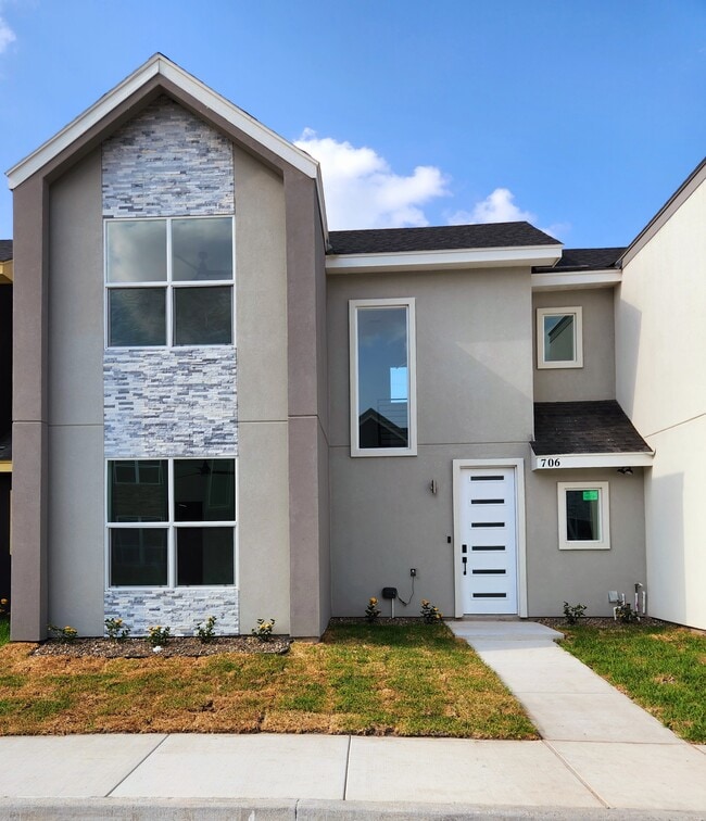 Photo - 706 W Seminole Ave