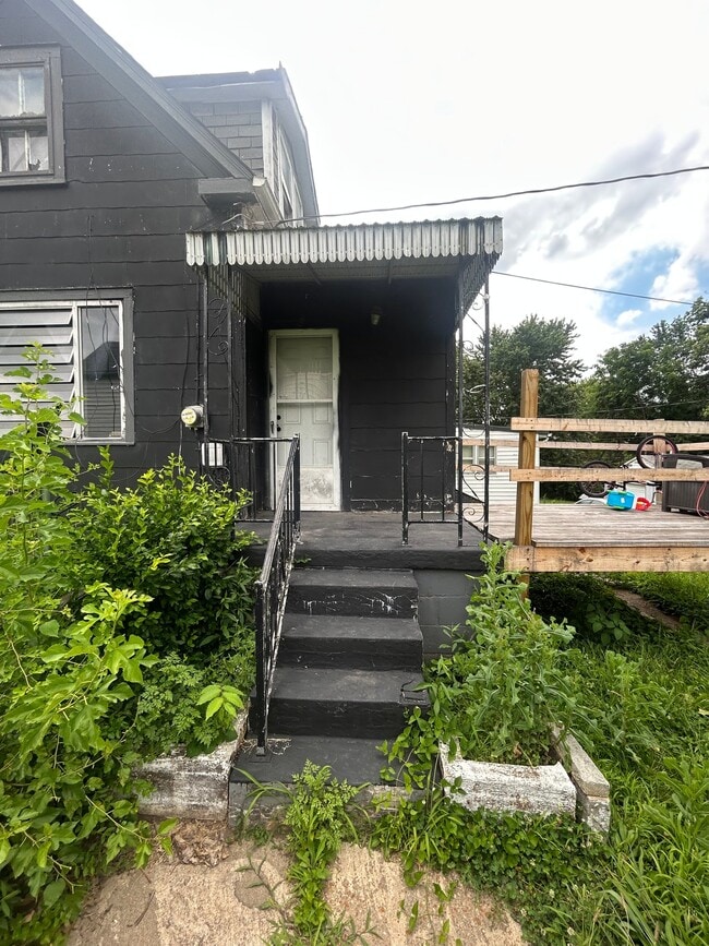 Photo - 943 Elias Ave
