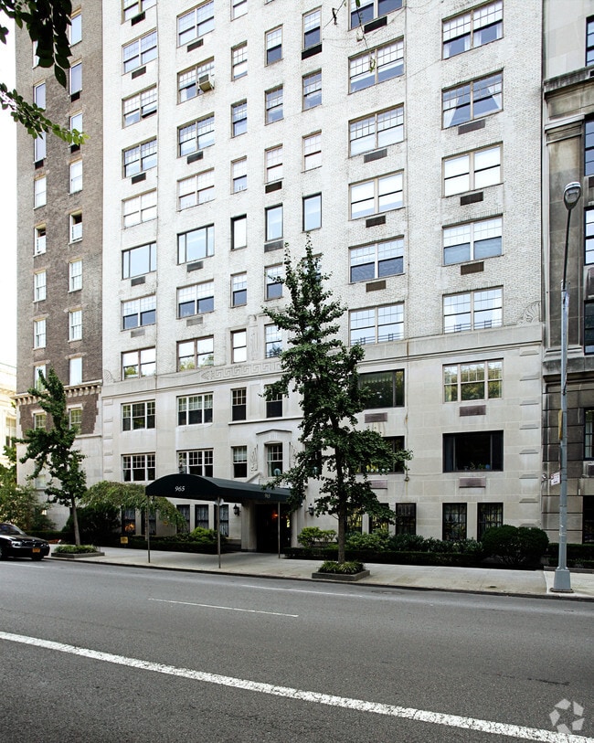 Photo - 965 Fifth Ave