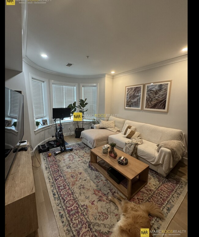 535 Newbury St