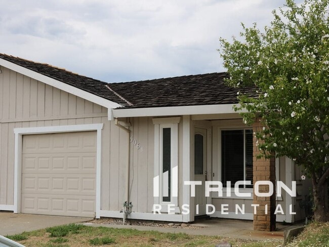 Photo - 506 Hyacinth Ct House