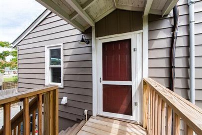 Photo - 104 E Madison St Unit 4