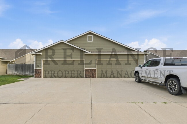 Building Photo - 452 S Longbranch Dr