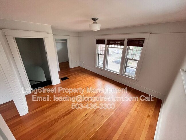 Photo - 3819 SE Washington St