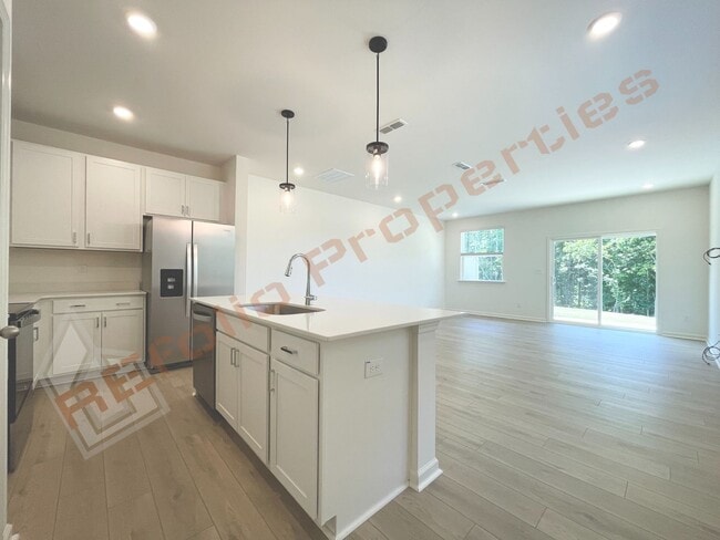 Photo - 1128 Goldenshrub St