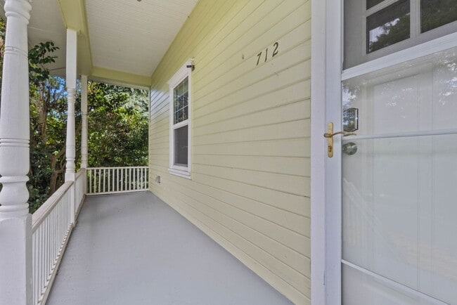 712 SW 3rd Pl