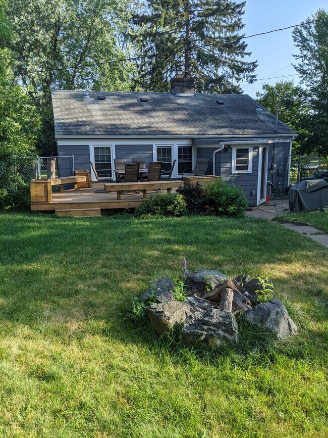 Photo - Amazing 4 Bedroom 2 Bathroom House with Garage!