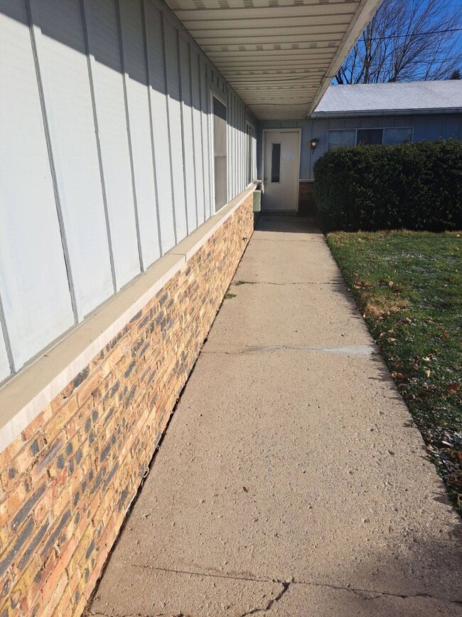 Photo - 1202 Lake Forest Dr Unit B