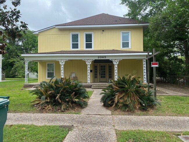 Photo - 2065 Broadway St