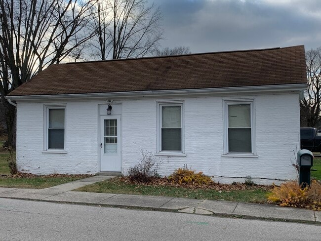 Building Photo - 202 S Ash St