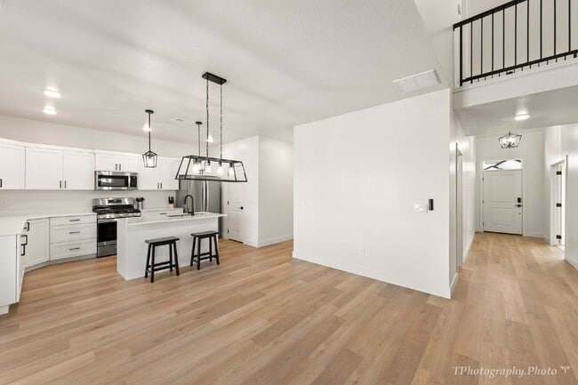 Photo - Female Only - Private Room with Shared Bathroom in a brand new Townhome - partly furnished & Util... Unit C