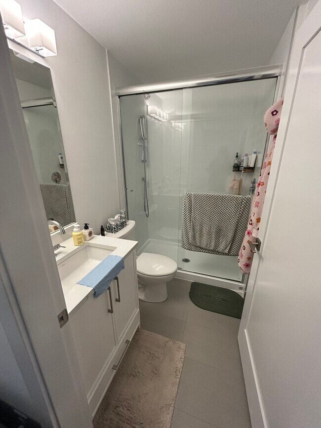 Photo - 717 26th Av E