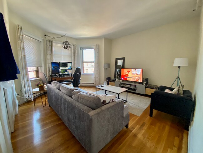 Photo - 913 Boylston St Apartments