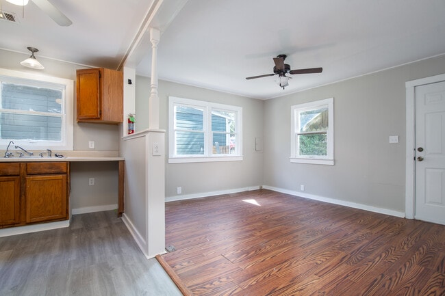 Photo - 503 Webster St