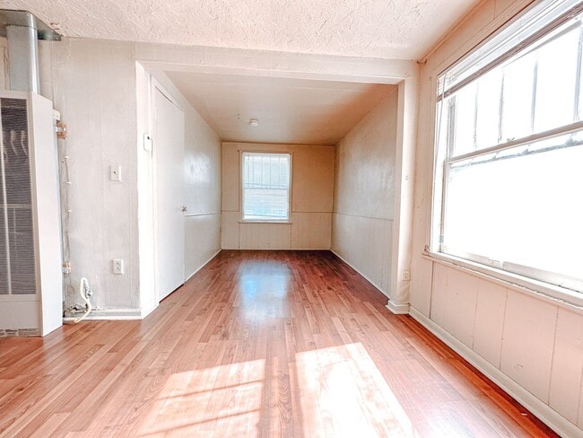 Photo - 1436-1436 1/2 11th Street Unit 1436.5