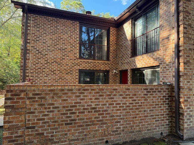 Photo - 720 Coventry Ln