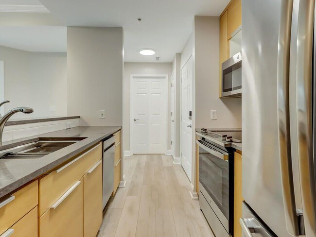 Photo - 1074 Peachtree Walk NE Unit Peachtree Walk Condominums