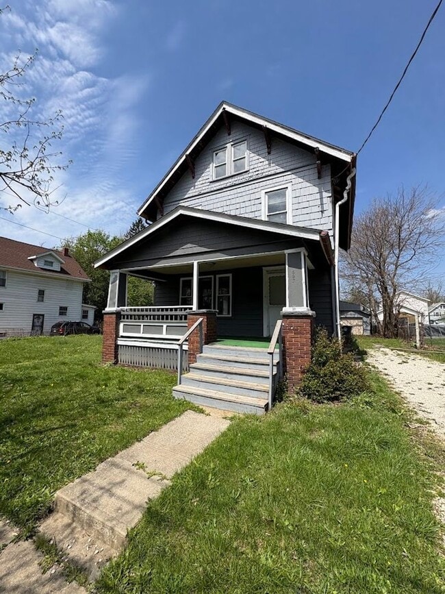 Photo - 897 Peckham St