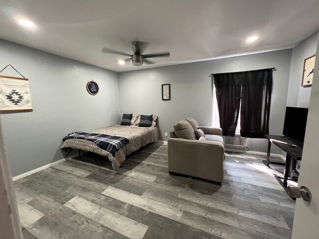 Photo - 725 E Ridgecrest Blvd Unidad C