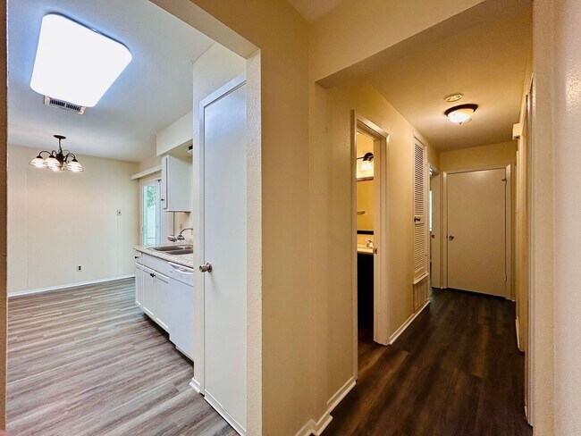 Photo - 5226 Pine Pl