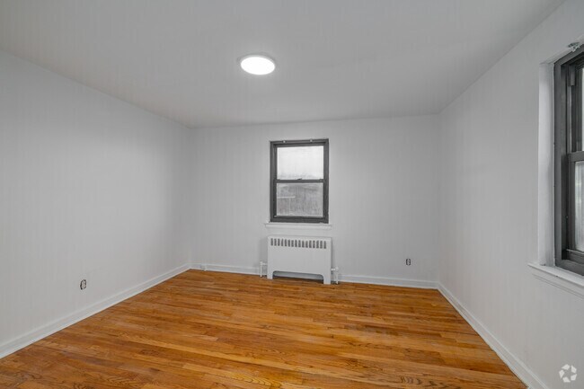 1BR, 1BA - 698SF - Bedroom - Maybrook Garden Apartments