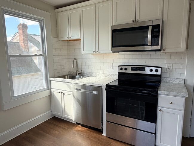 Building Photo - 103 Birdsey Ave Unit Birdsey Apartment 2