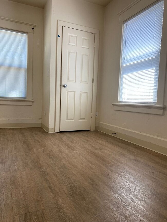 Photo - 225 N Ashland Unit upper