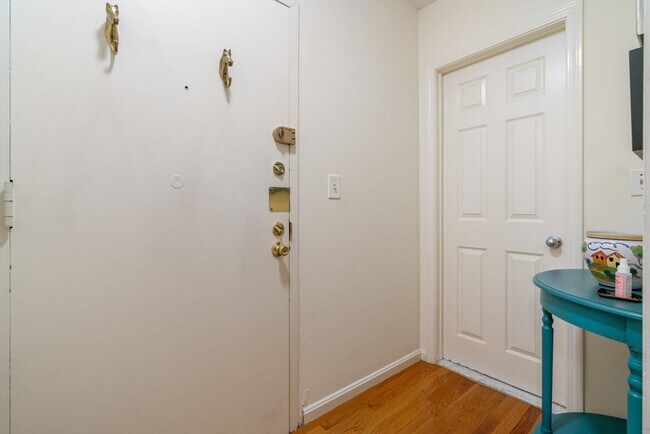 Photo - 347 Marlborough St Unit 2