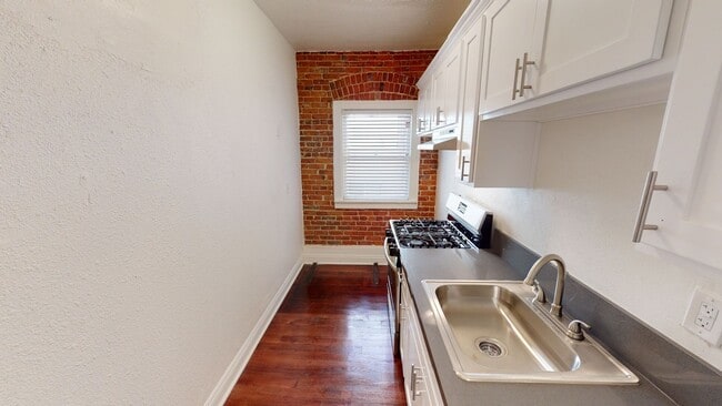 Photo - Leeward Apts...New York Style..Gorgeous Ne...