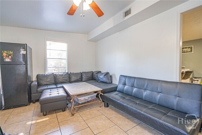 Photo - 17 Oxford Ct