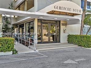 Building Photo - 9800 W Bay Harbor Dr Unit 509
