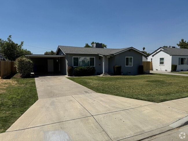 Building Photo - Charming Home Located in Lemoore