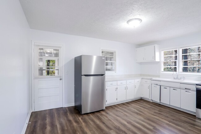 Photo - 528 Springlake Rd Apartment Unit B