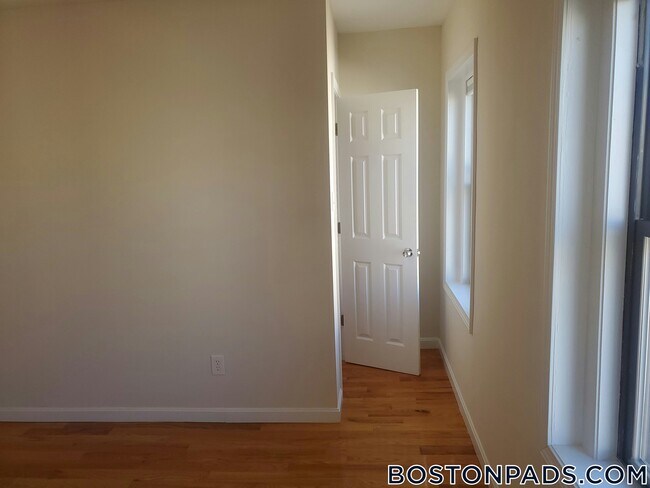 Photo - 914 Dorchester Ave Unit 2