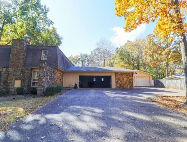 Photo - 3 Bed / 4.5 Bath - 3902 sq. feet!