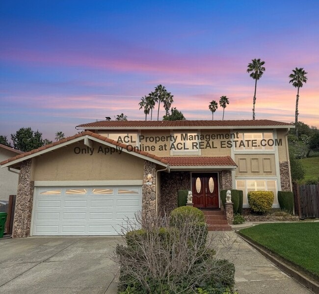 Building Photo - 4 Bedroom Home in Hayward Heights | Hayward Hills | Spacious Layout | Quiet Neighborhood
