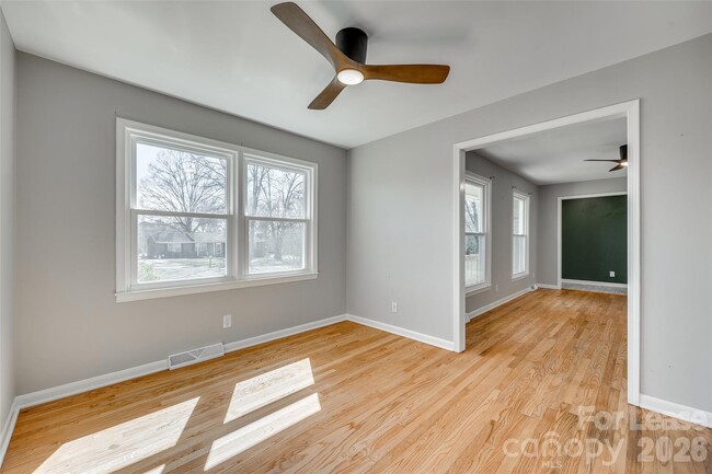 Photo - 1615 Tillman St