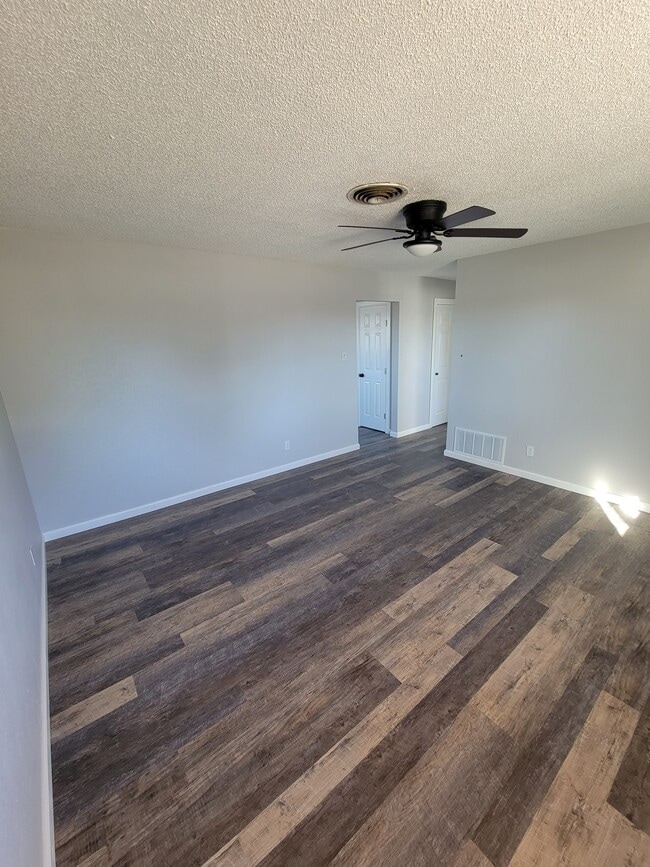 Photo - 307 Robins Dr House